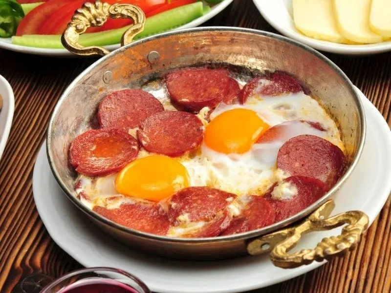  Sucuklu yumurta